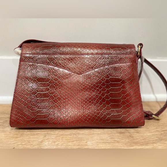 NEW HOBO International Red Croc Embossed Crossbody - Picture 2 of 10